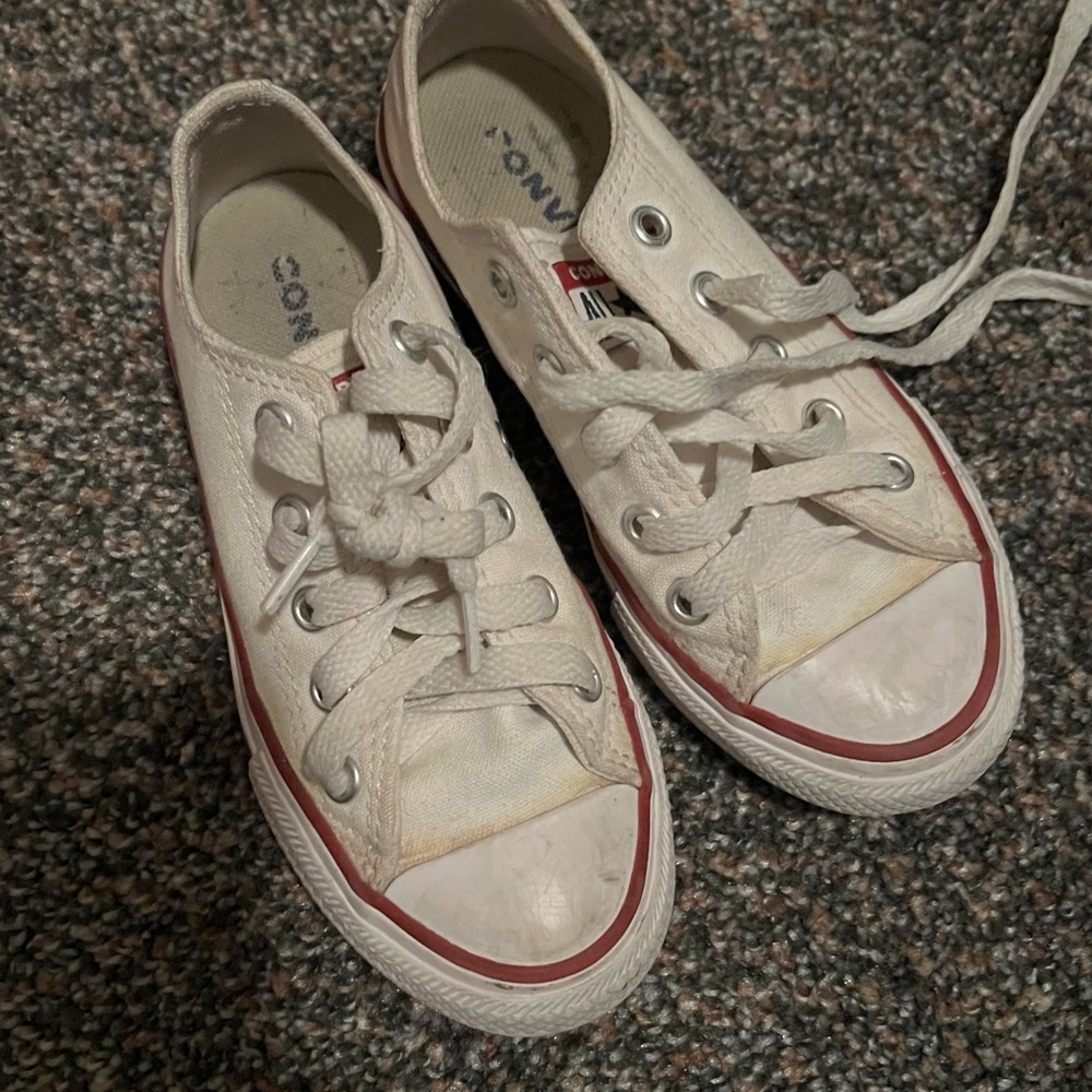 Children’s converse size 11. Preloved in good condition.